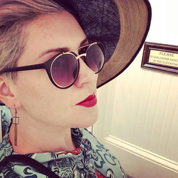 Meet your Posher, Quinn - Picture 1 of 1